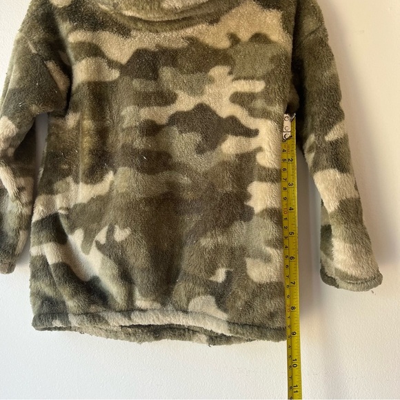 🌼 5/$25 Old Navy Toddler Camo Fleece Pullover 3T Cozy Plush Long Sleeve Top - Picture 4 of 7
